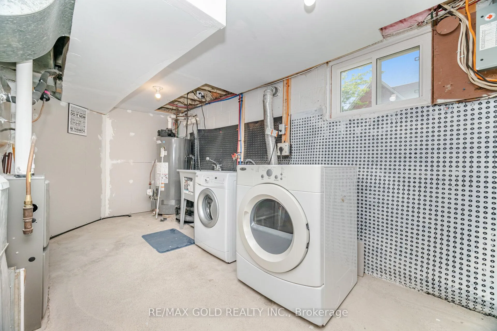 Photo 41 of 4945 Maple Street, Niagara Falls, Cherrywood — HOMEH
