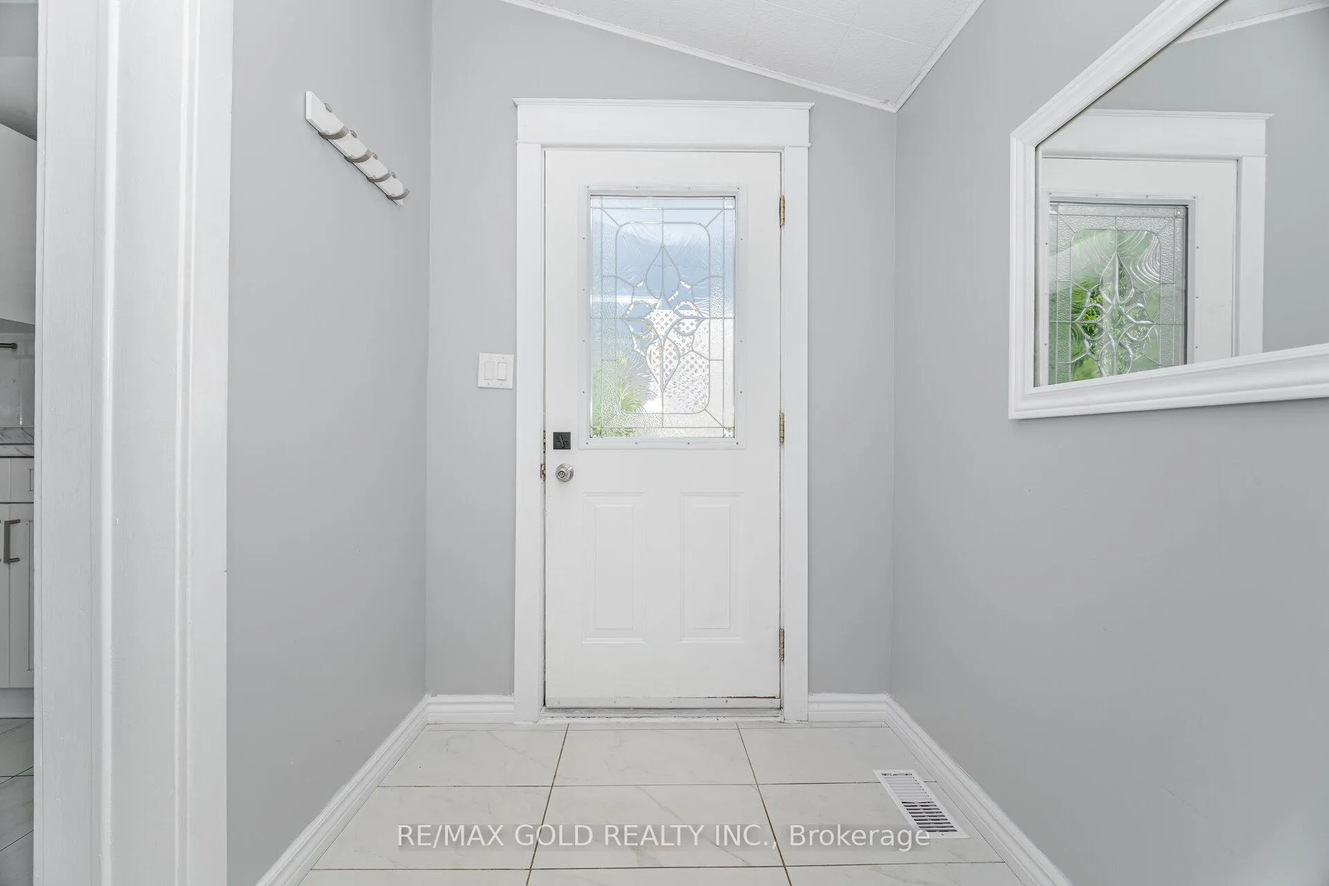 Photo 42 of 4945 Maple Street, Niagara Falls, Cherrywood — HOMEH