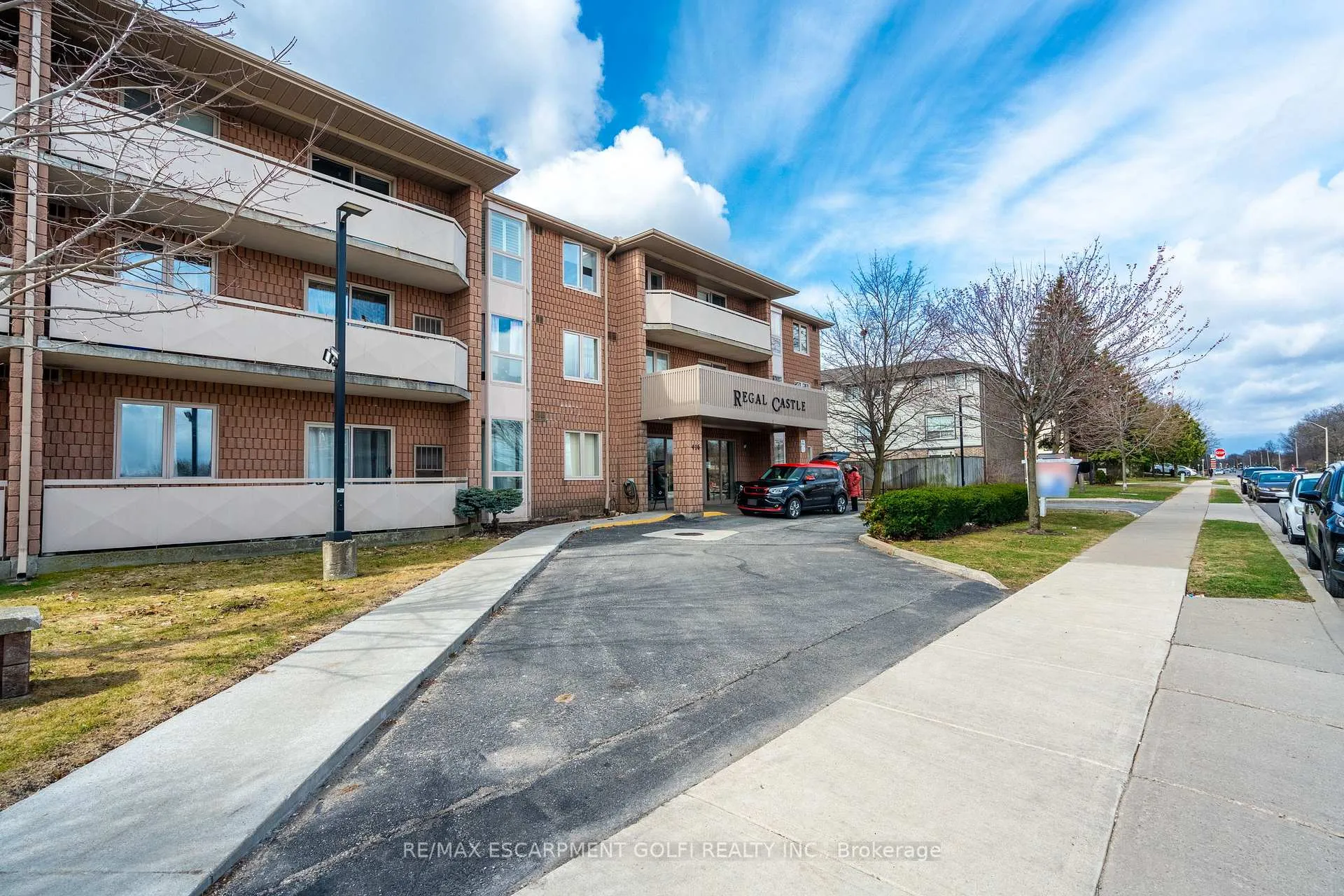 Front of Unit 109, 416 Limeridge Road E