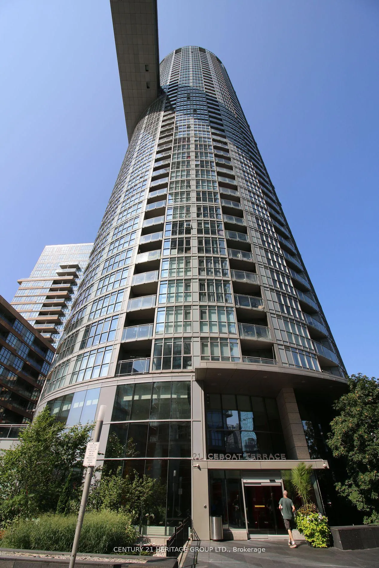 Photo 2 of Unit 3301, 21 Iceboat Terrace, Toronto, Waterfront Communities — HOMEH