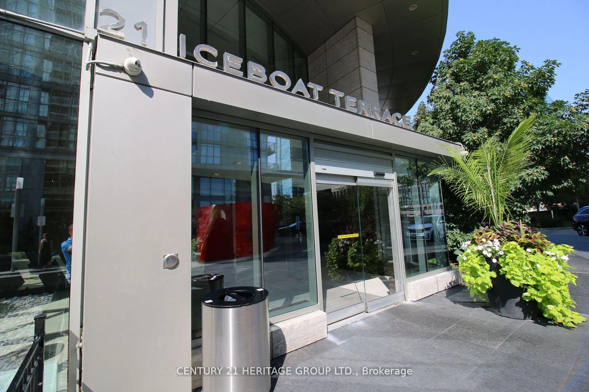 Photo 3 of Unit 3301, 21 Iceboat Terrace, Toronto, Waterfront Communities — HOMEH