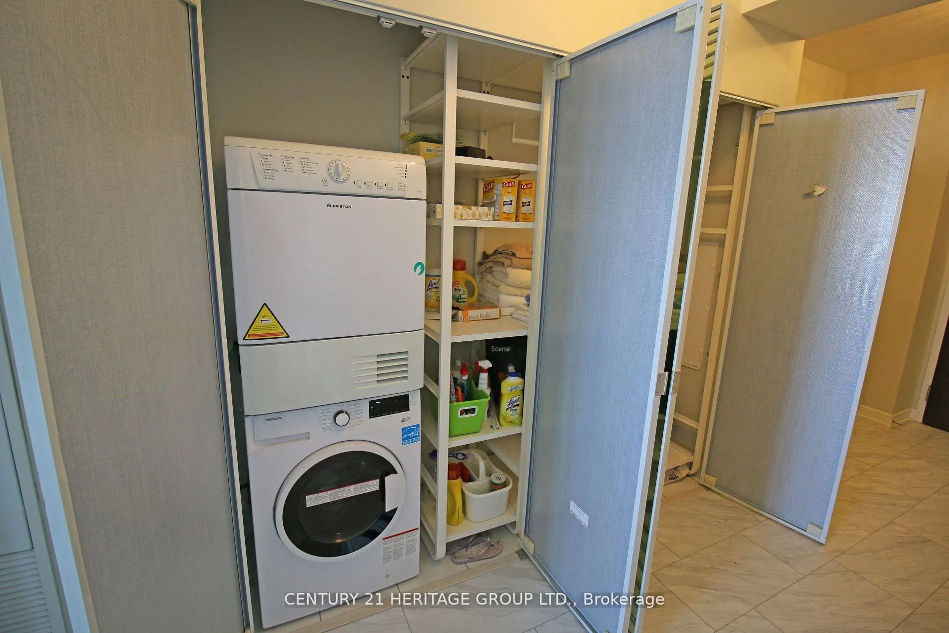 Photo 8 of Unit 3301, 21 Iceboat Terrace, Toronto, Waterfront Communities — HOMEH
