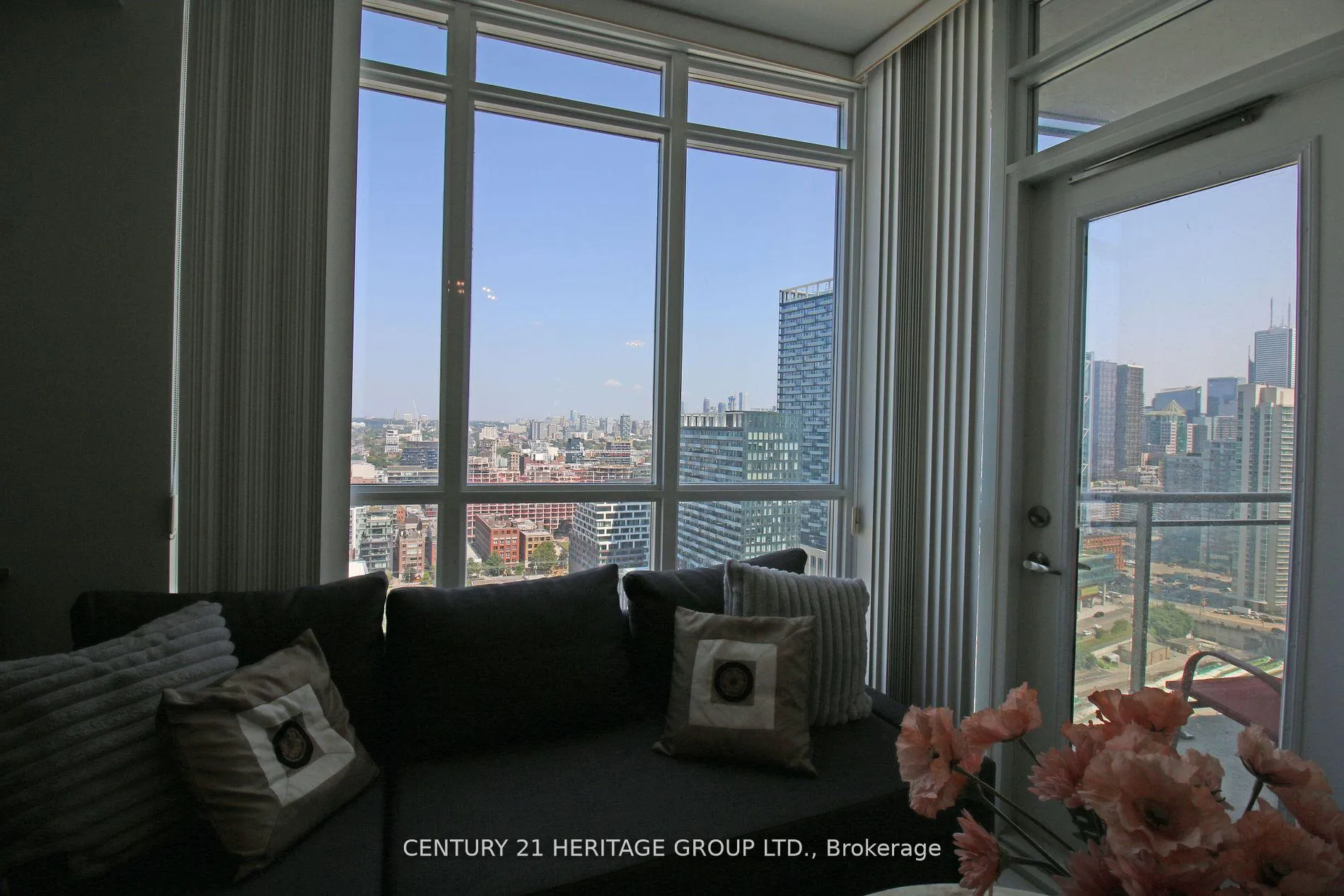 Photo 15 of Unit 3301, 21 Iceboat Terrace, Toronto, Waterfront Communities — HOMEH