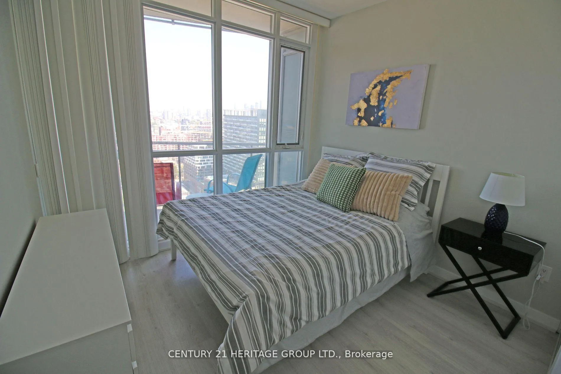 Photo 16 of Unit 3301, 21 Iceboat Terrace, Toronto, Waterfront Communities — HOMEH