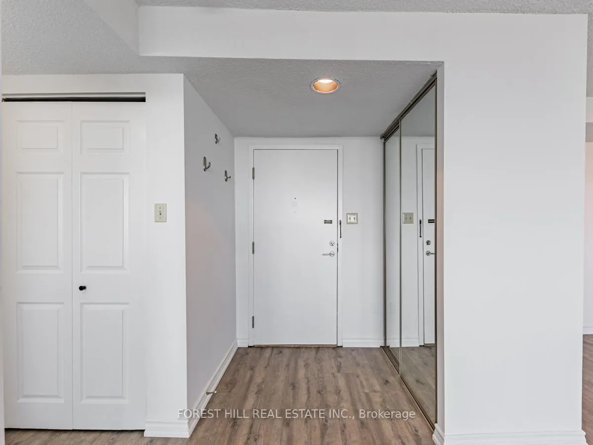 Photo 2 of Unit 1607, 3000 Bathurst Street, Toronto, Englemount-Lawrence — HOMEH