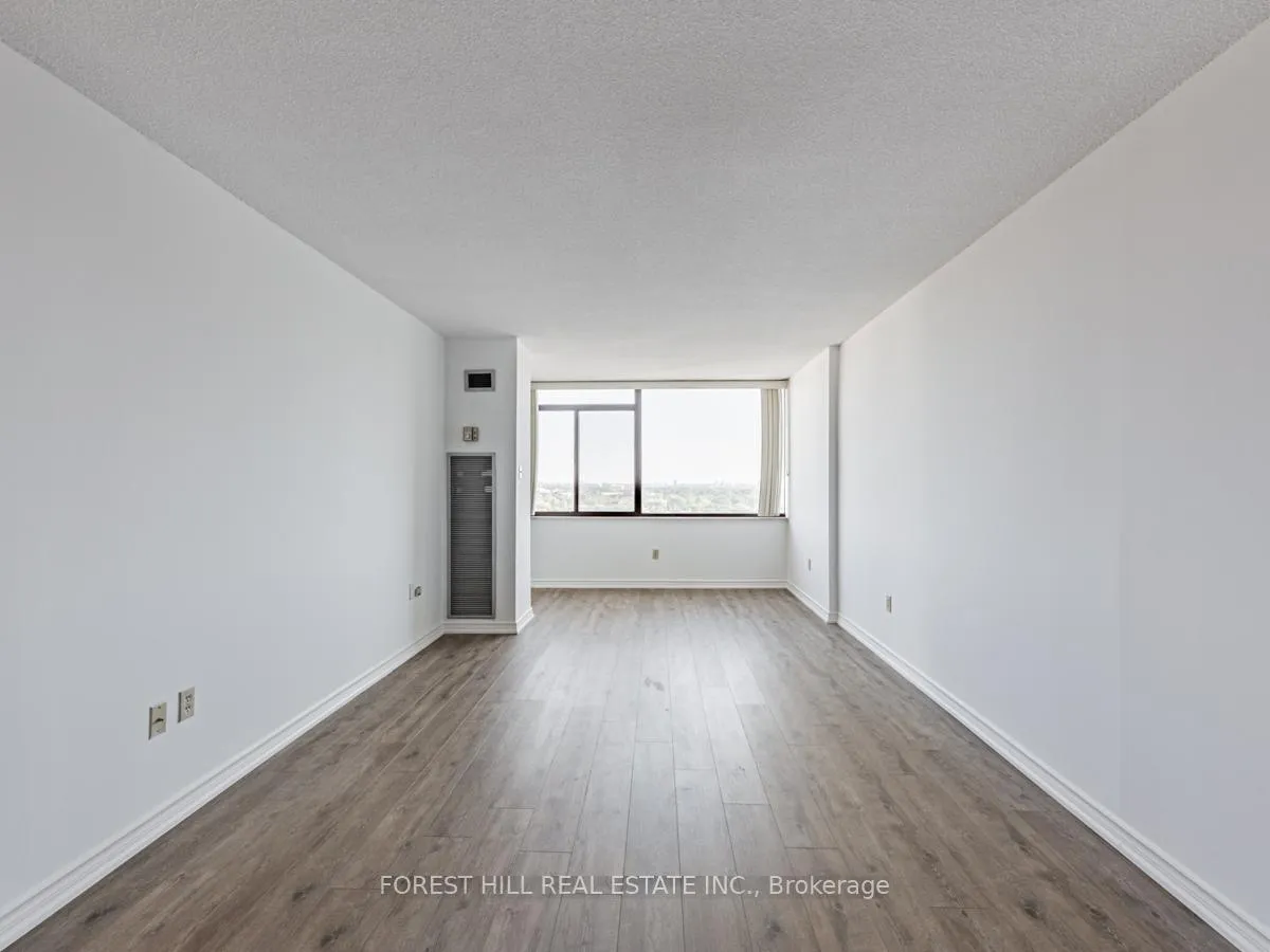 Photo 5 of Unit 1607, 3000 Bathurst Street, Toronto, Englemount-Lawrence — HOMEH