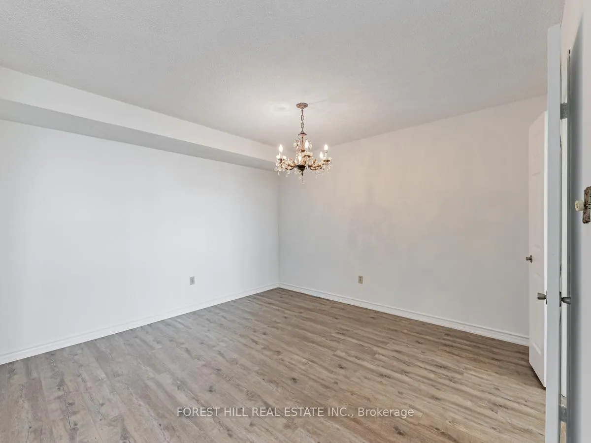 Photo 6 of Unit 1607, 3000 Bathurst Street, Toronto, Englemount-Lawrence — HOMEH