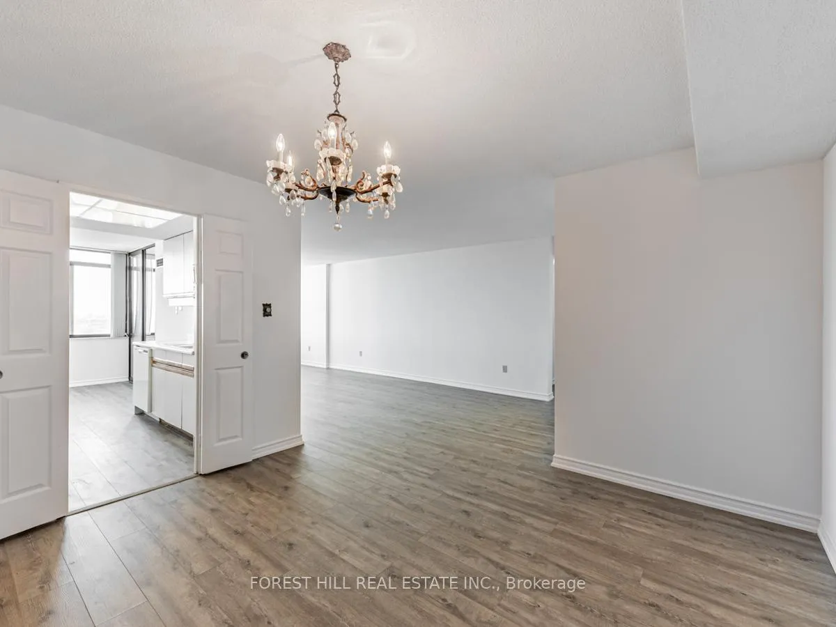 Photo 7 of Unit 1607, 3000 Bathurst Street, Toronto, Englemount-Lawrence — HOMEH