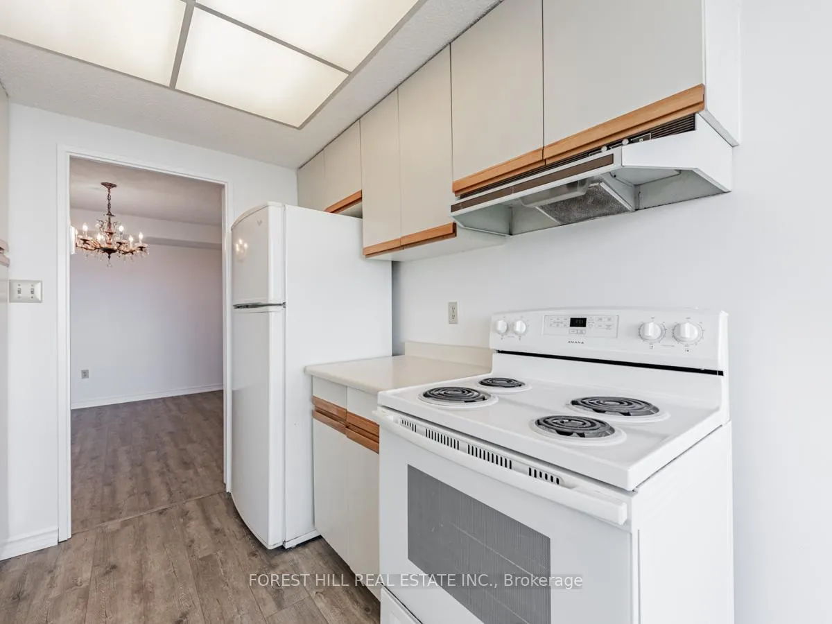 Photo 9 of Unit 1607, 3000 Bathurst Street, Toronto, Englemount-Lawrence — HOMEH