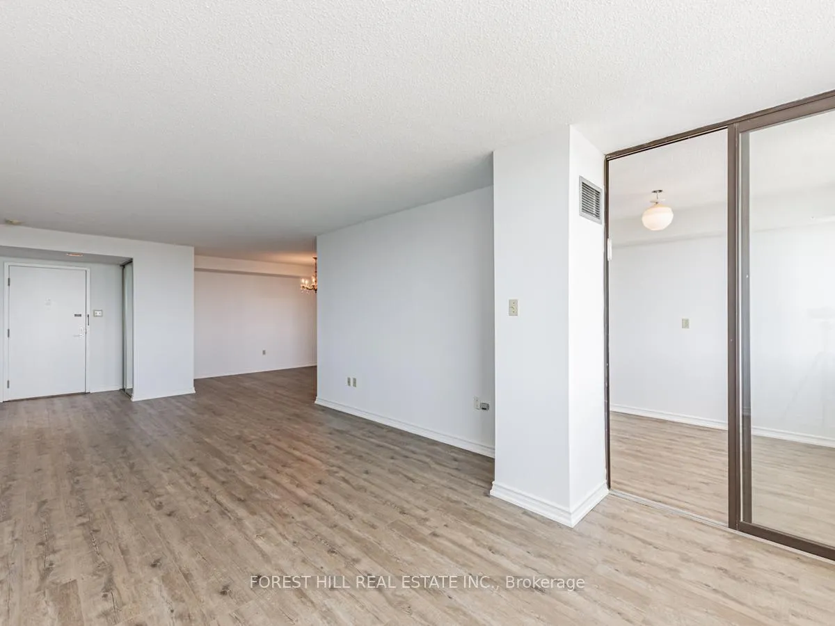 Photo 12 of Unit 1607, 3000 Bathurst Street, Toronto, Englemount-Lawrence — HOMEH