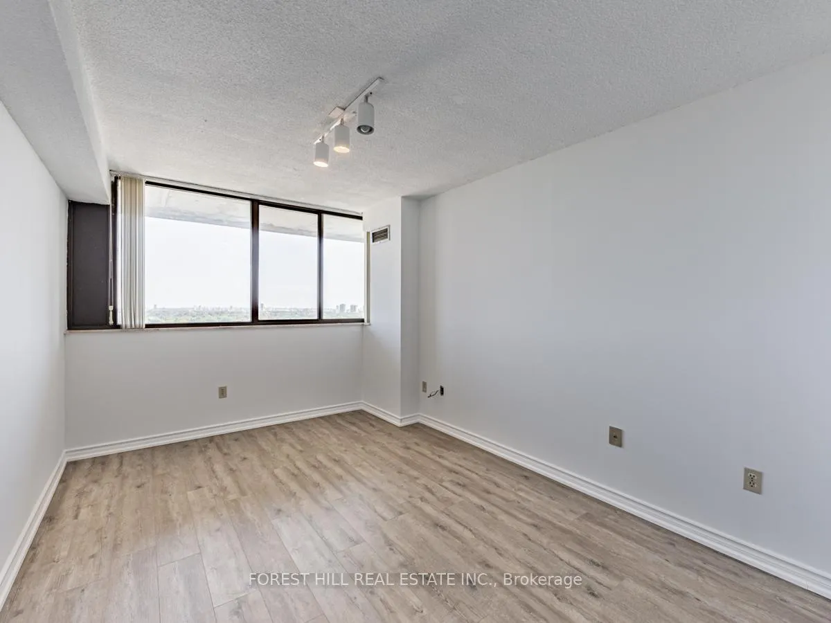 Photo 15 of Unit 1607, 3000 Bathurst Street, Toronto, Englemount-Lawrence — HOMEH