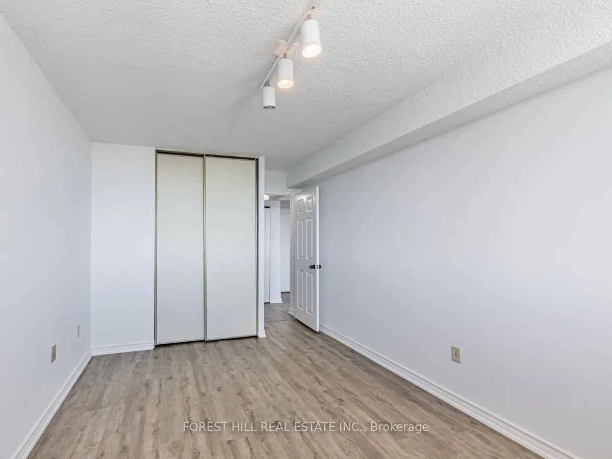 Photo 16 of Unit 1607, 3000 Bathurst Street, Toronto, Englemount-Lawrence — HOMEH