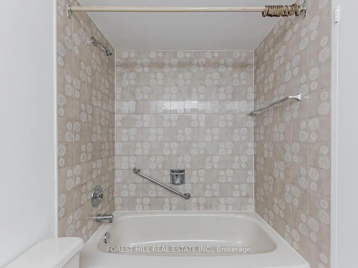 Photo 18 of Unit 1607, 3000 Bathurst Street, Toronto, Englemount-Lawrence — HOMEH