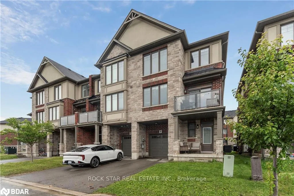 Photo 2 of 9 Dodman Crescent, Hamilton, Ancaster — HOMEH