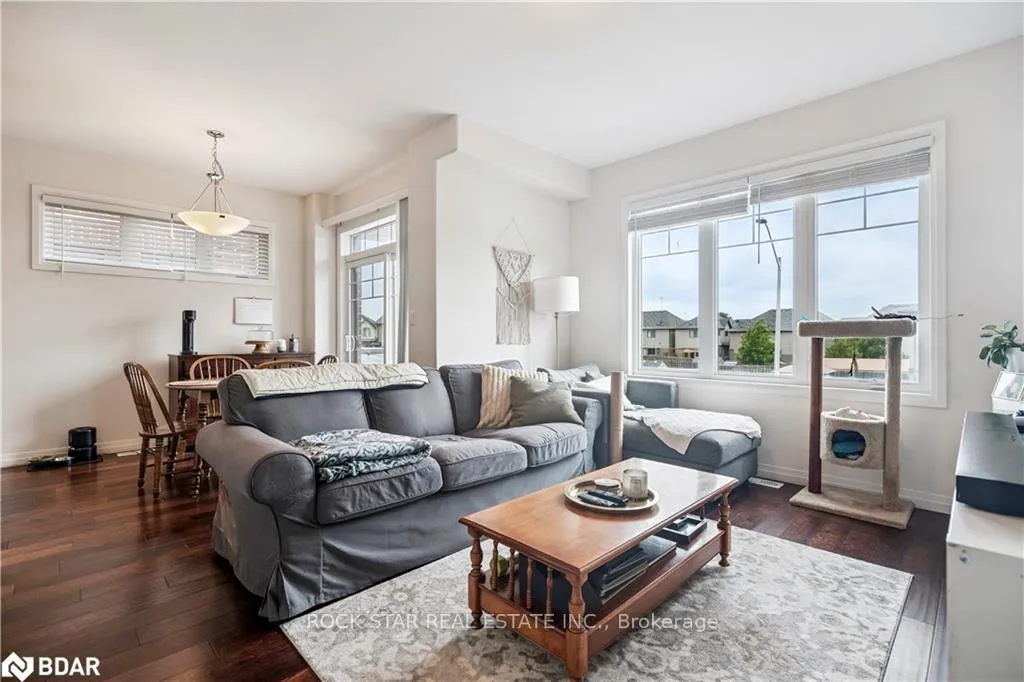 Photo 5 of 9 Dodman Crescent, Hamilton, Ancaster — HOMEH