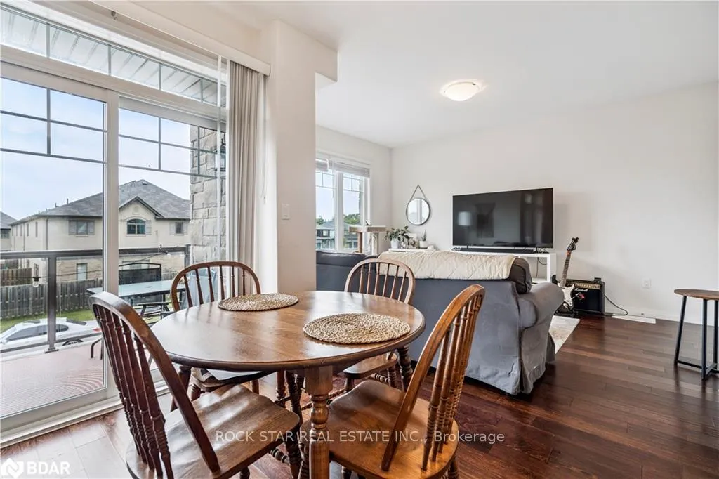 Photo 8 of 9 Dodman Crescent, Hamilton, Ancaster — HOMEH