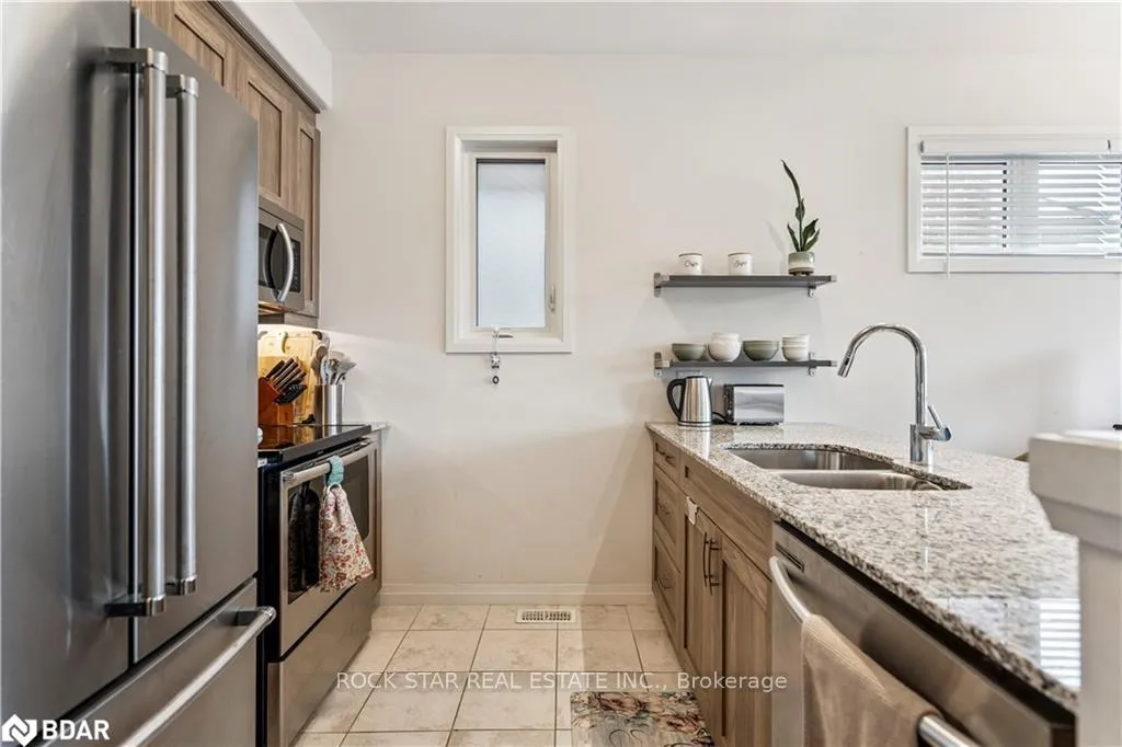 Photo 10 of 9 Dodman Crescent, Hamilton, Ancaster — HOMEH