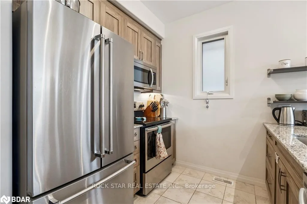 Photo 11 of 9 Dodman Crescent, Hamilton, Ancaster — HOMEH