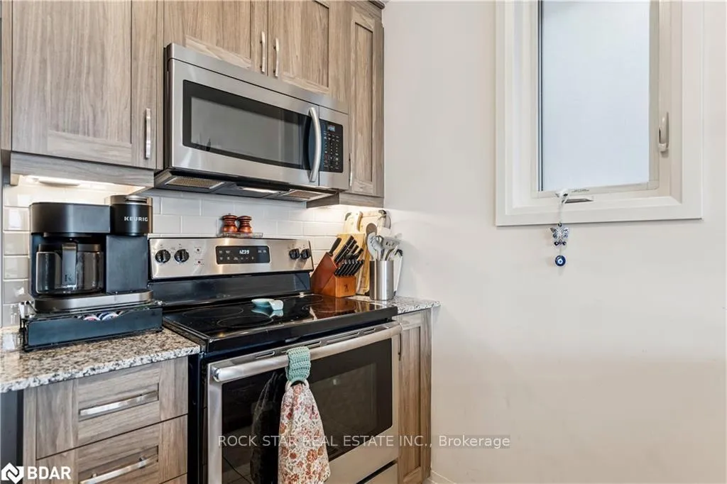 Photo 12 of 9 Dodman Crescent, Hamilton, Ancaster — HOMEH