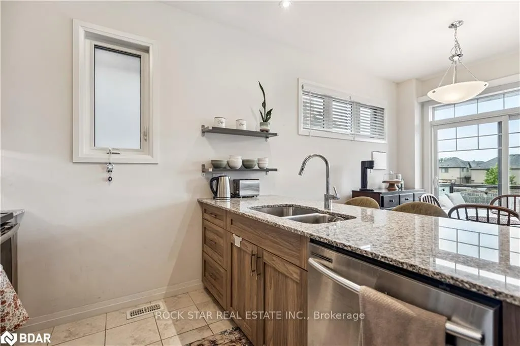 Photo 13 of 9 Dodman Crescent, Hamilton, Ancaster — HOMEH