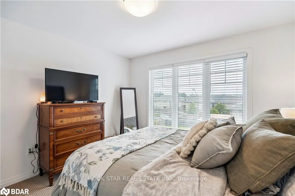 Photo 19 of 9 Dodman Crescent, Hamilton, Ancaster — HOMEH