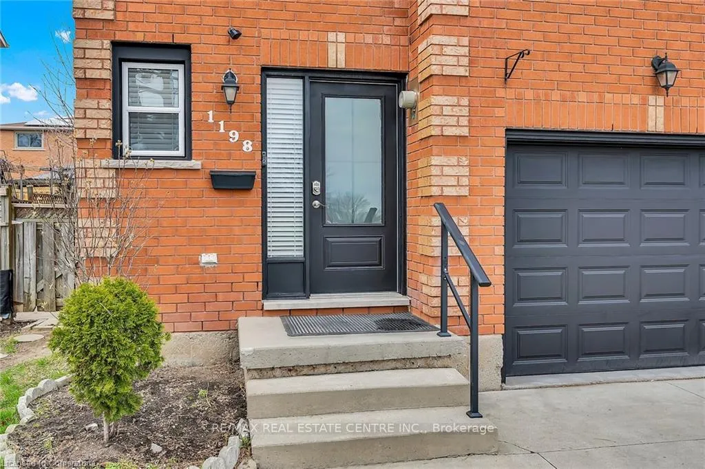 Photo 2 of 1198 Upper Wentworth Street, Hamilton, Crerar — HOMEH