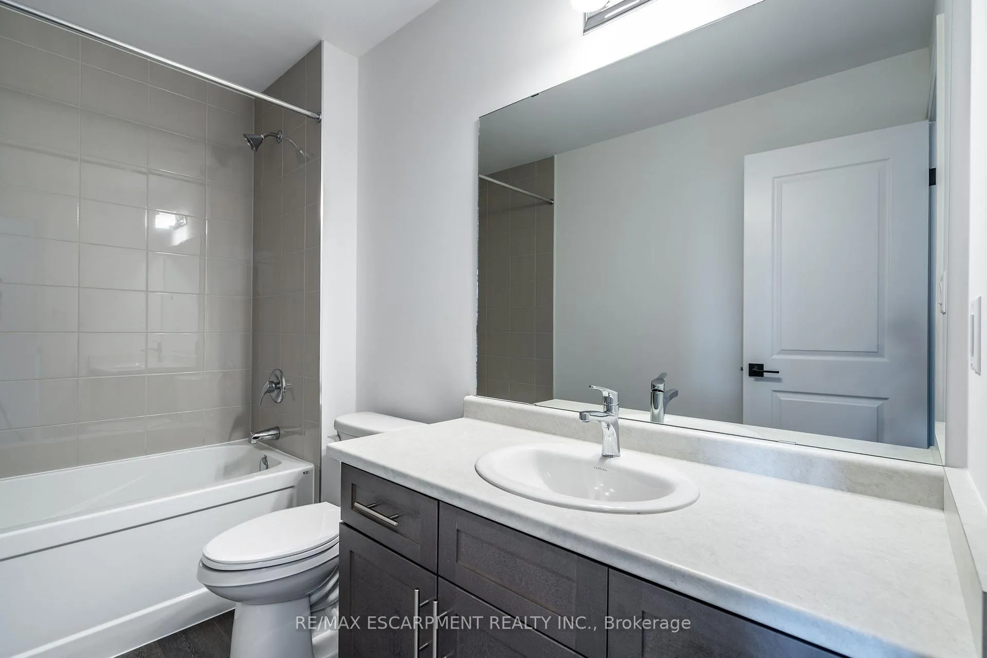 Photo 23 of 56 Gort Avenue, Brant, Paris — HOMEH