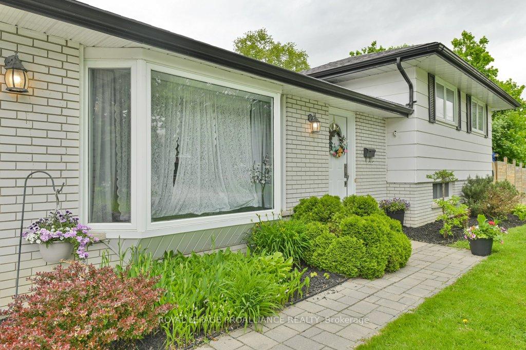 Photo 5 of 62 Village Drive, Belleville, Belleville Ward — HOMEH