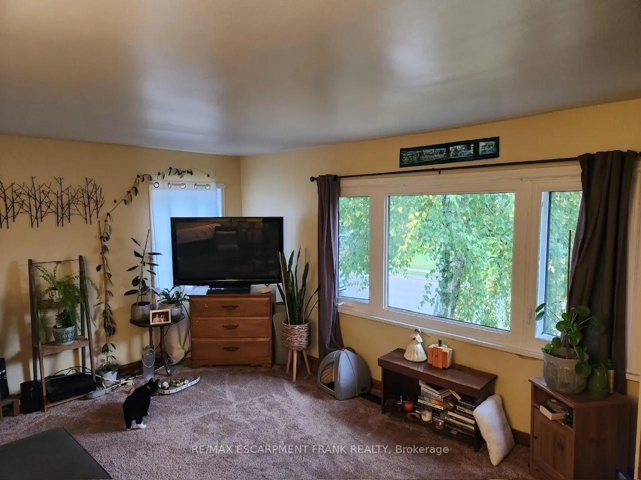 Photo 4 of Unit 2, 188 Mill Street, Hamilton, Waterdown — HOMEH