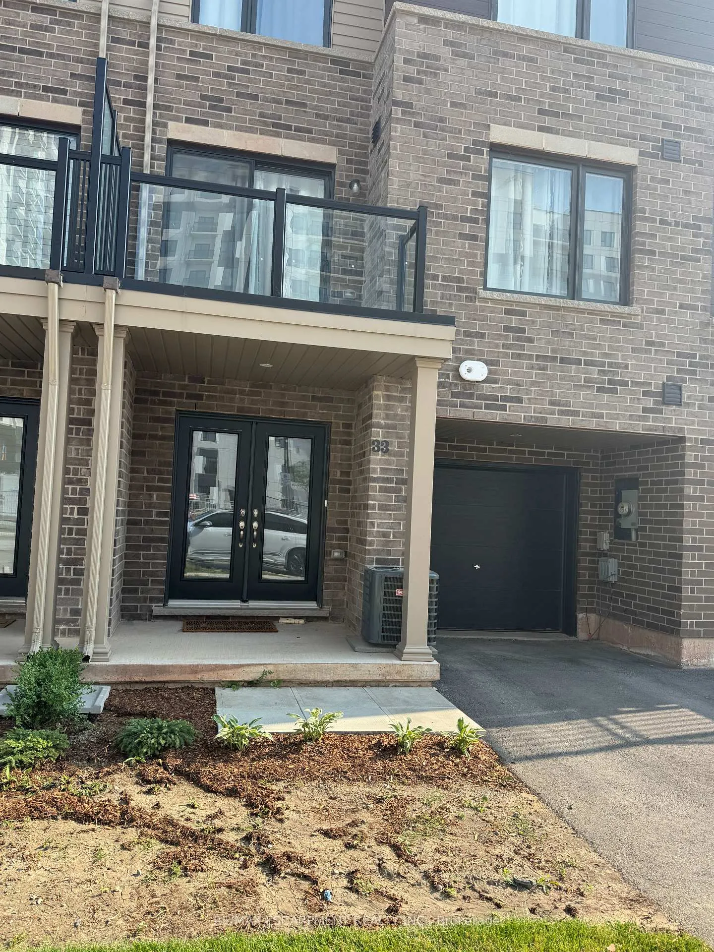 Photo 2 of 33 Roxanne Drive, Hamilton, McQuesten — HOMEH