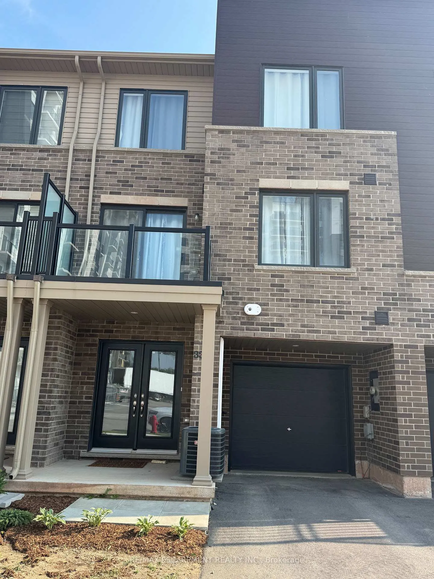 Photo 4 of 33 Roxanne Drive, Hamilton, McQuesten — HOMEH