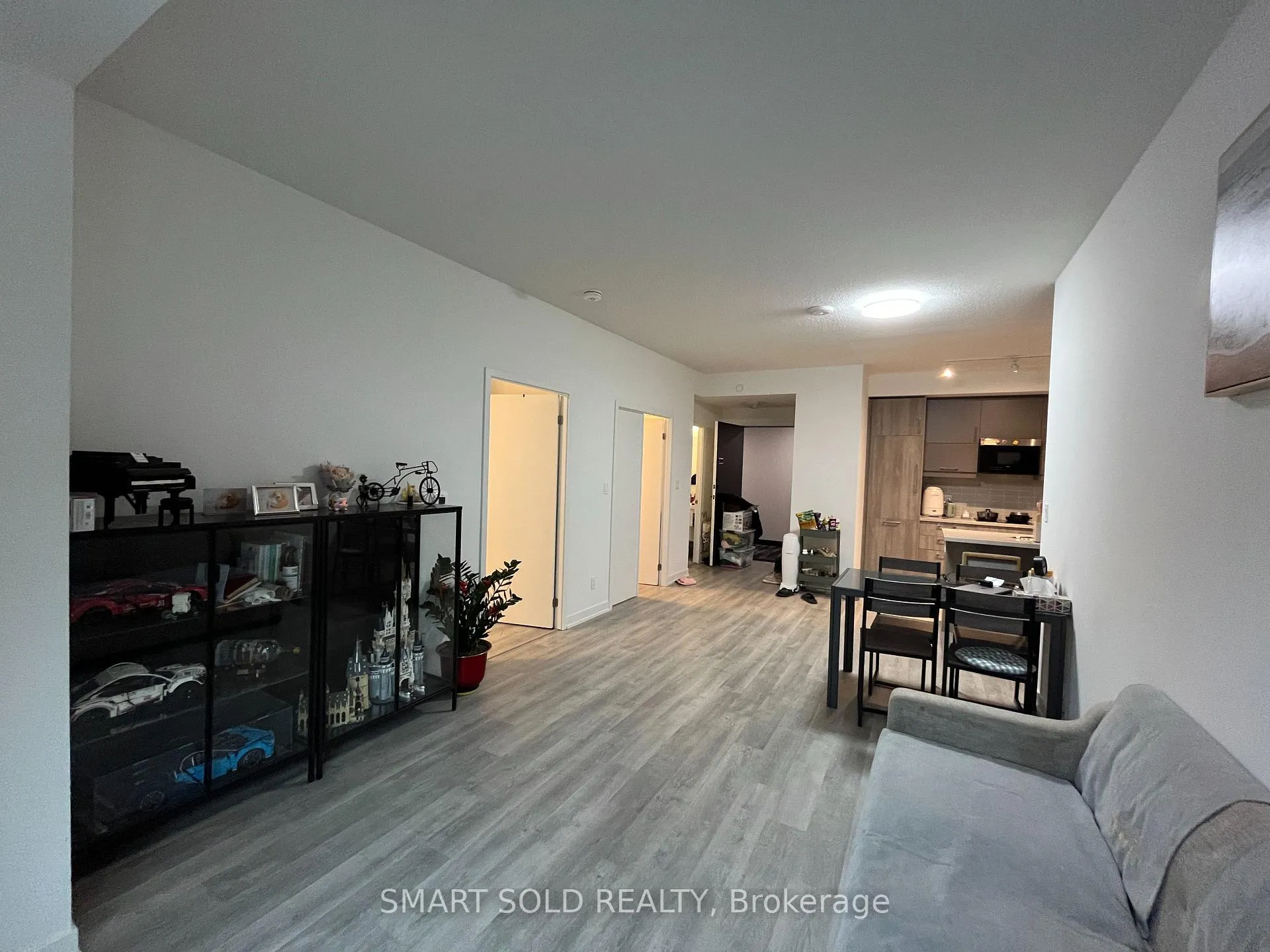 Photo 4 of Unit 504, 38 Simcoe Promenade, Markham, Unionville — HOMEH