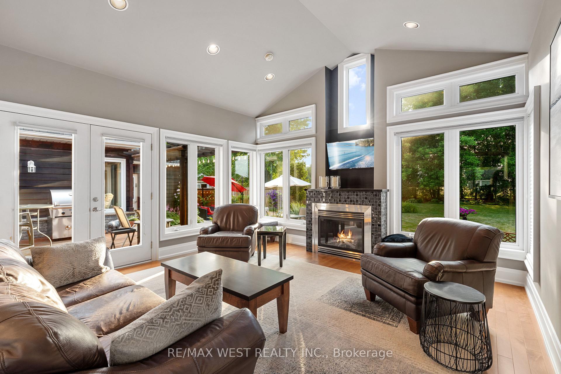 Photo 3 of 81 William Street, Caledon, Bolton West — HOMEH