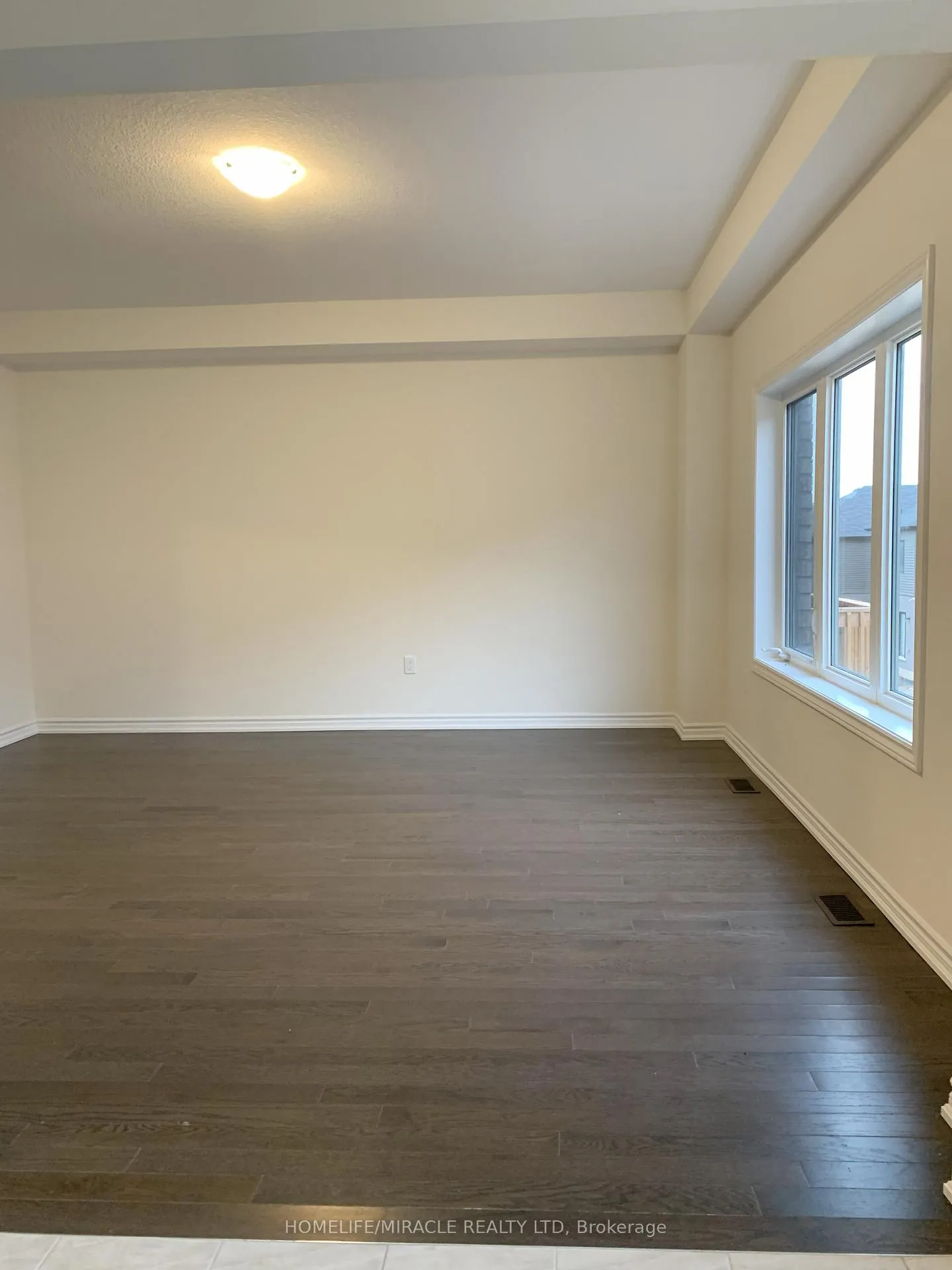 Photo 10 of 272 Pottruff Road, Brant, Paris — HOMEH