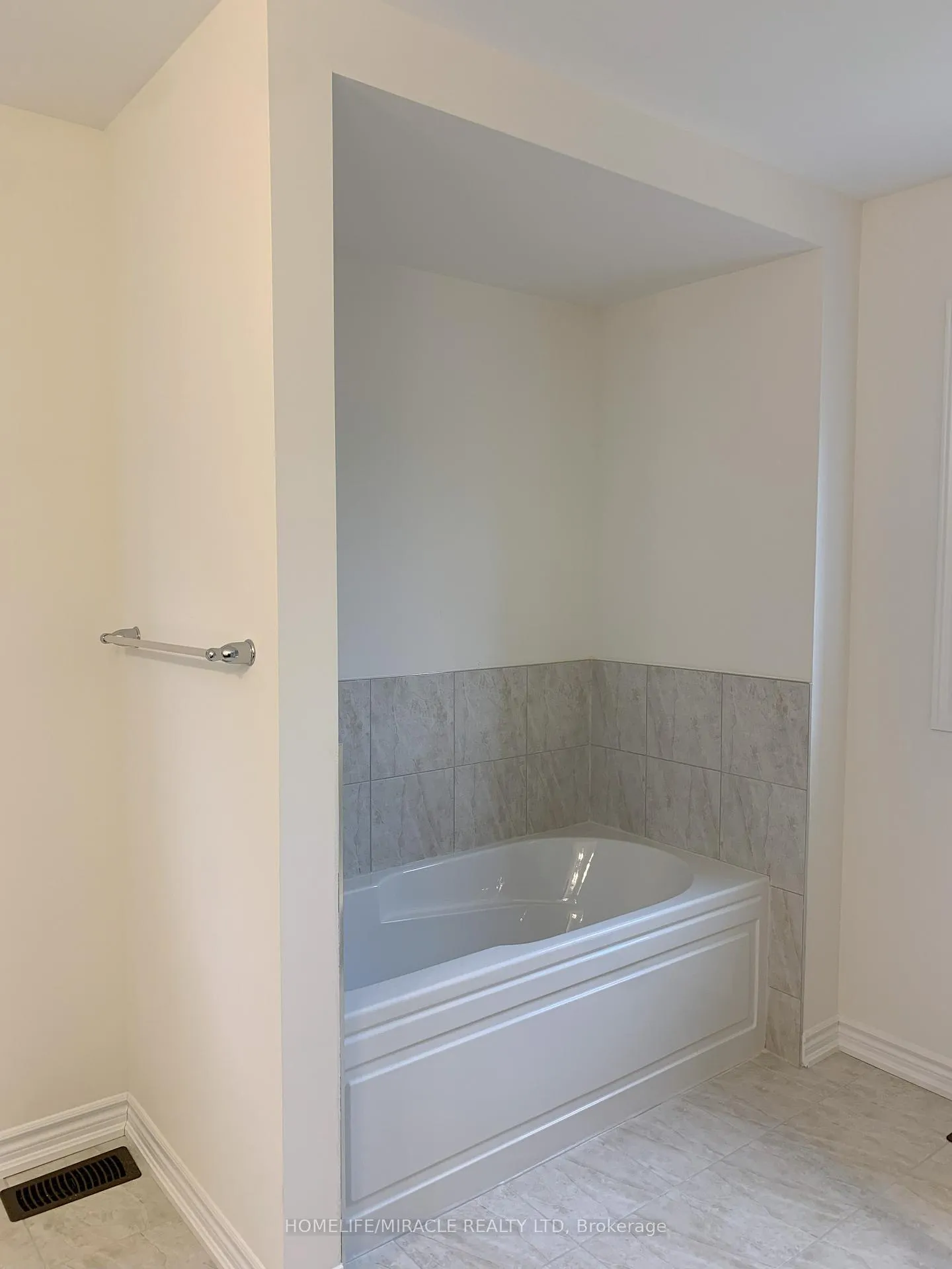 Photo 31 of 272 Pottruff Road, Brant, Paris — HOMEH