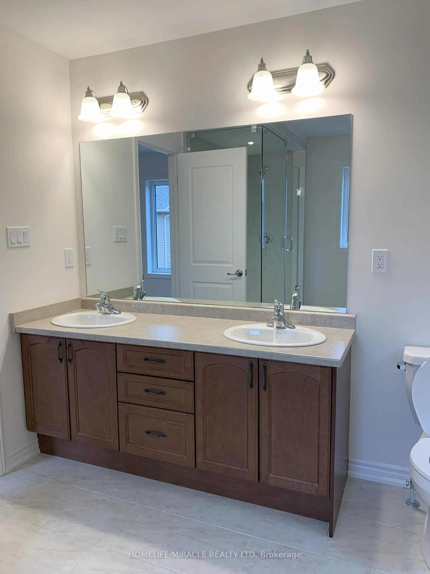 Photo 32 of 272 Pottruff Road, Brant, Paris — HOMEH