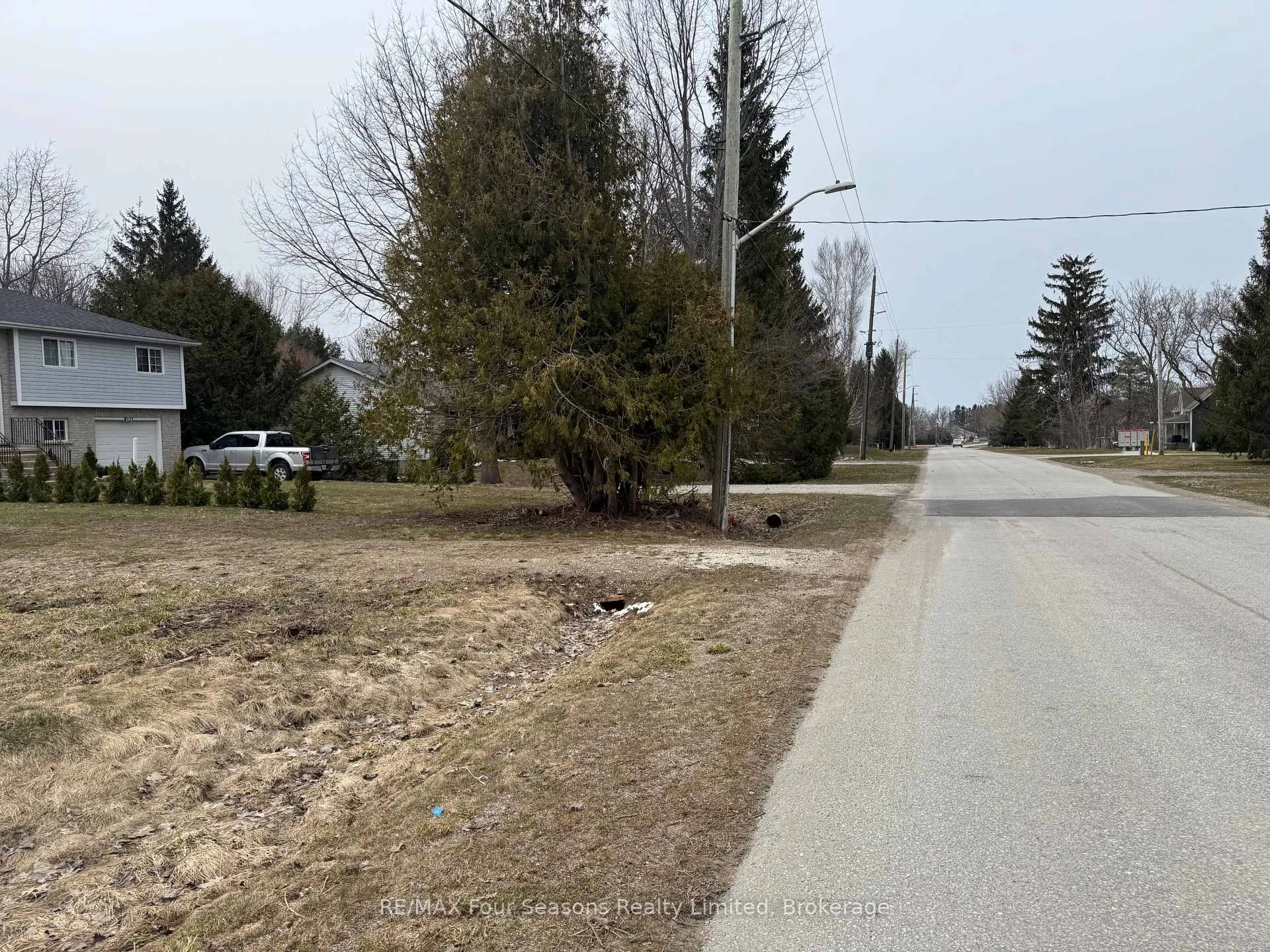 Photo 3 of Union Street, Meaford — HOMEH