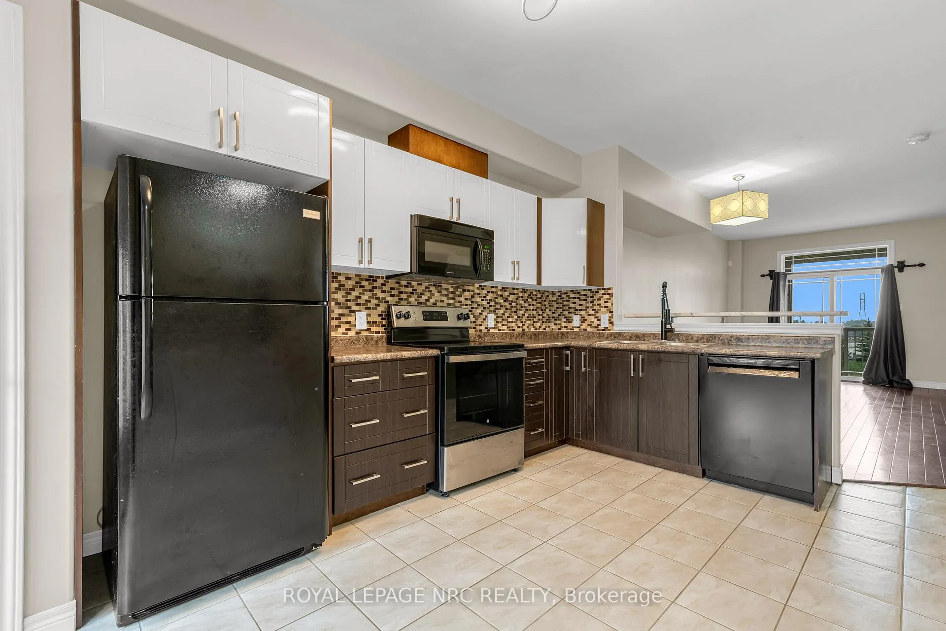 Photo 2 of Unit 22, 8 Hemlock Way, Grimsby, Grimsby West — HOMEH