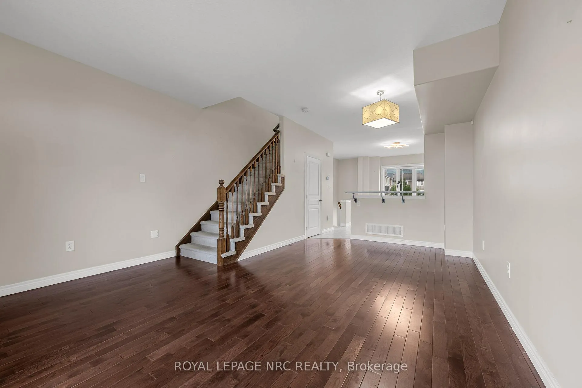 Photo 5 of Unit 22, 8 Hemlock Way, Grimsby, Grimsby West — HOMEH