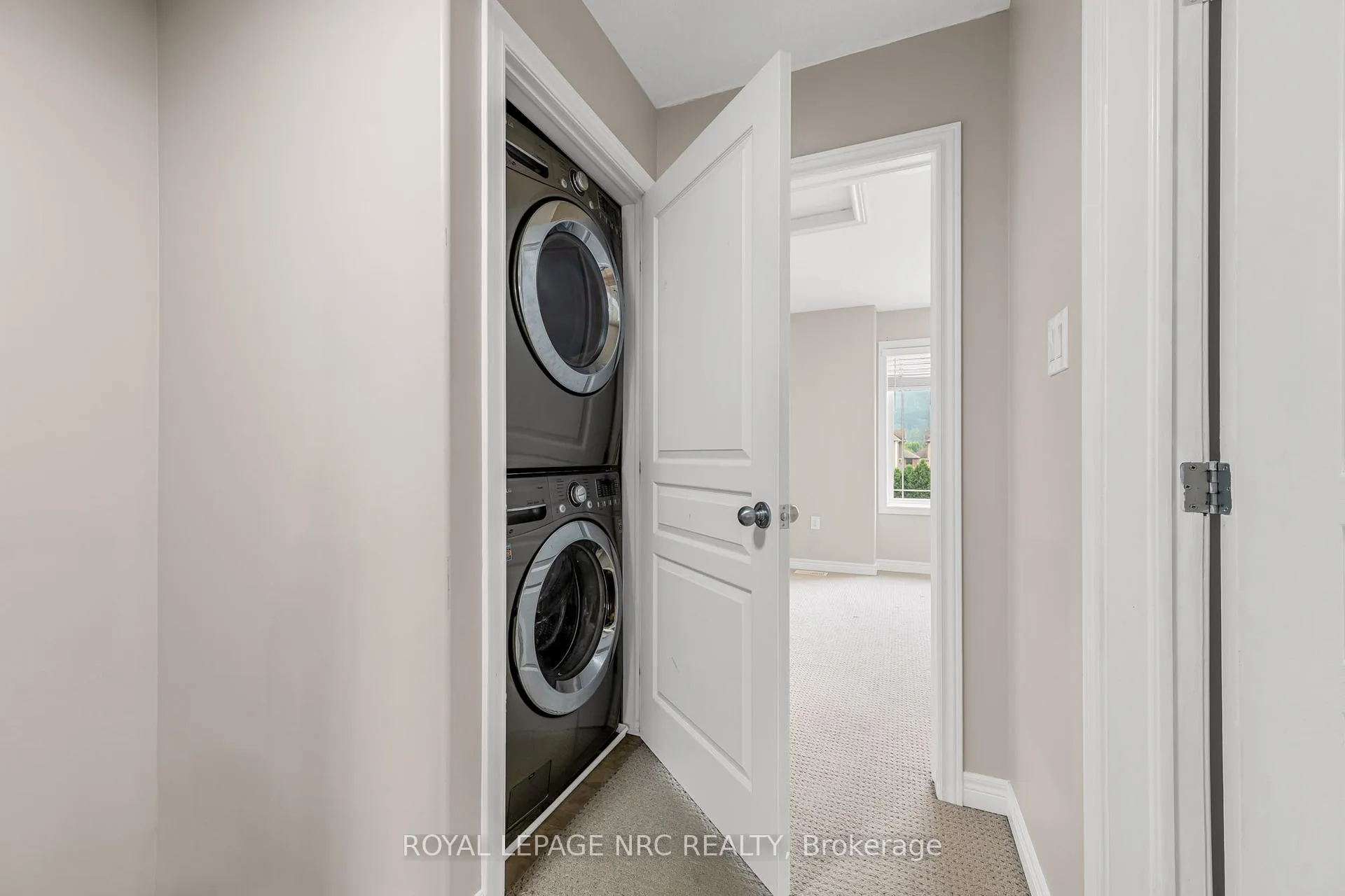 Photo 7 of Unit 22, 8 Hemlock Way, Grimsby, Grimsby West — HOMEH