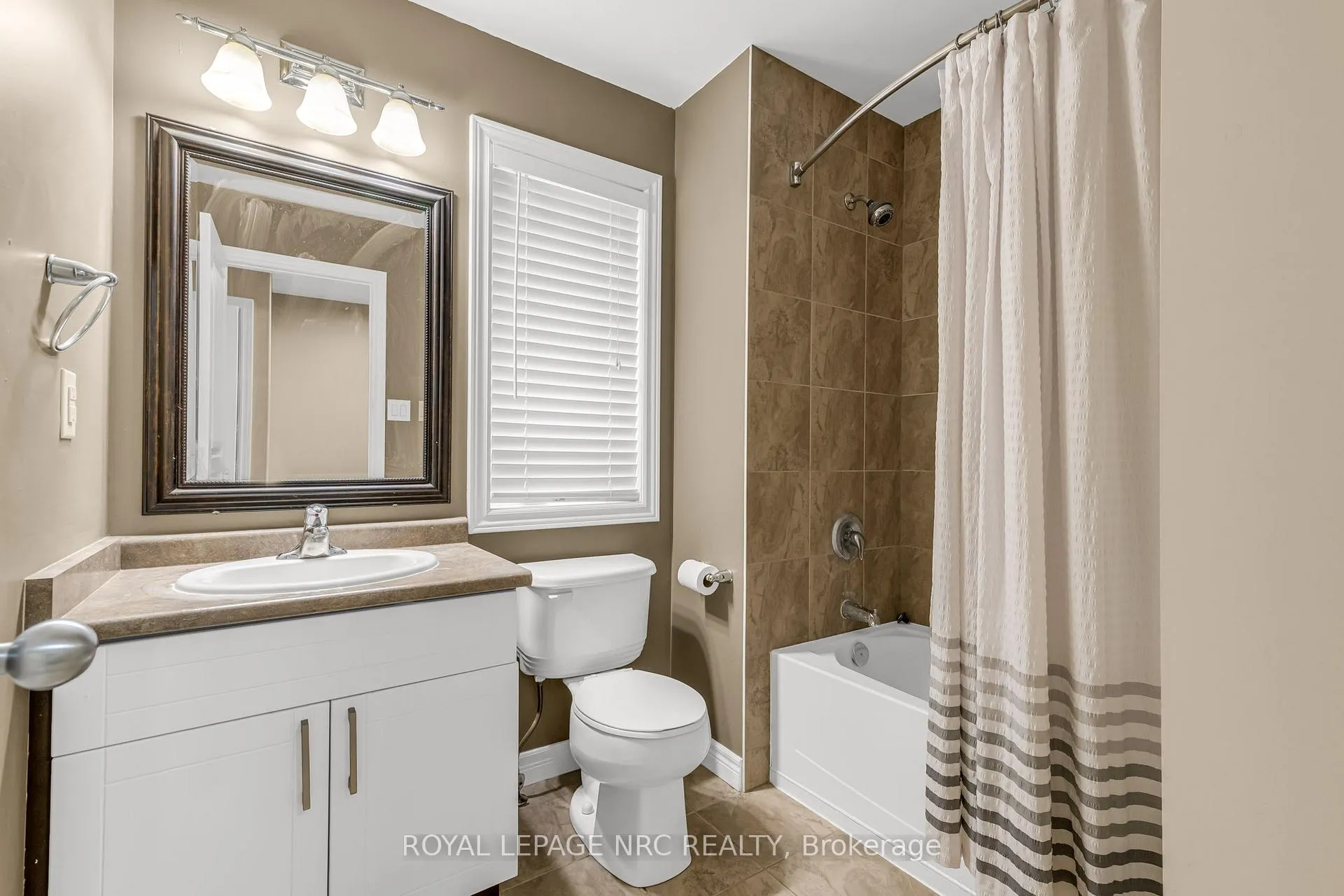 Photo 8 of Unit 22, 8 Hemlock Way, Grimsby, Grimsby West — HOMEH