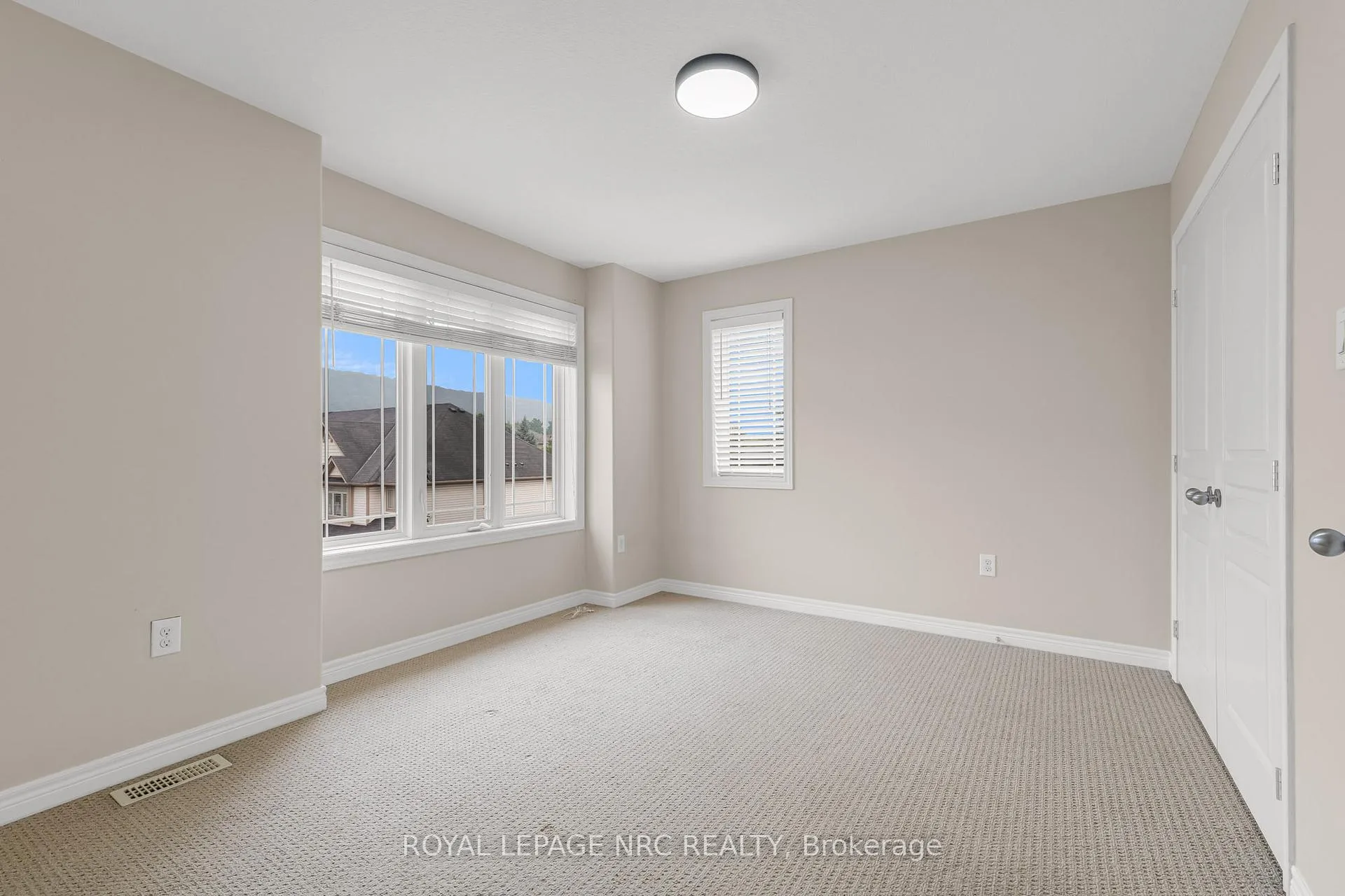 Photo 11 of Unit 22, 8 Hemlock Way, Grimsby, Grimsby West — HOMEH