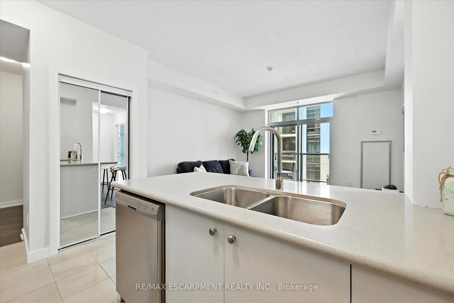 Photo 15 of Unit 604, 81 Robinson Street, Hamilton, Durand — HOMEH