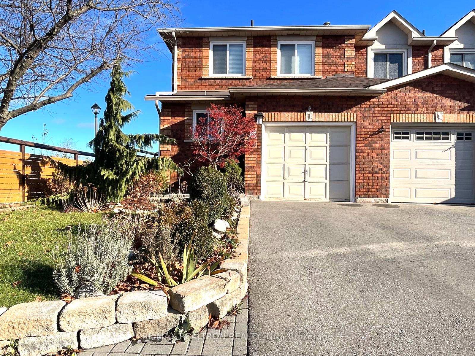 Photo 2 of 40 Wood Circle, Caledon, Bolton East — HOMEH