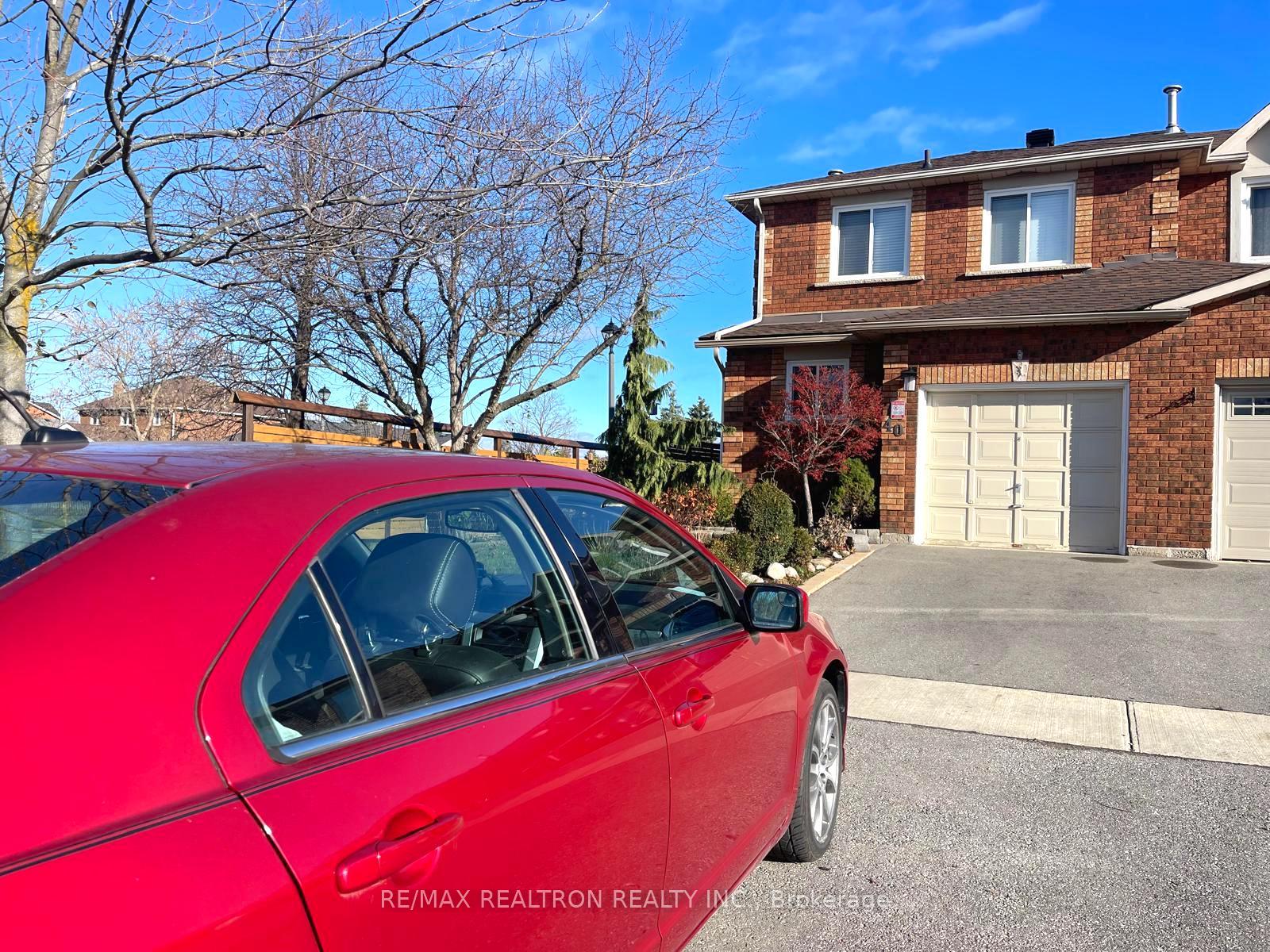 Photo 3 of 40 Wood Circle, Caledon, Bolton East — HOMEH