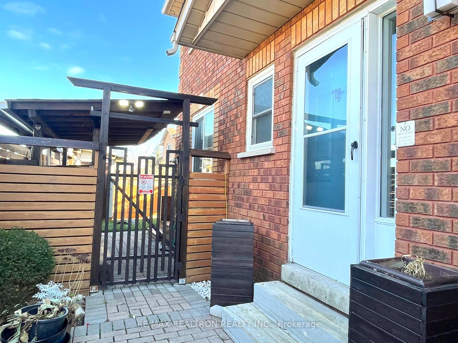 Photo 4 of 40 Wood Circle, Caledon, Bolton East — HOMEH