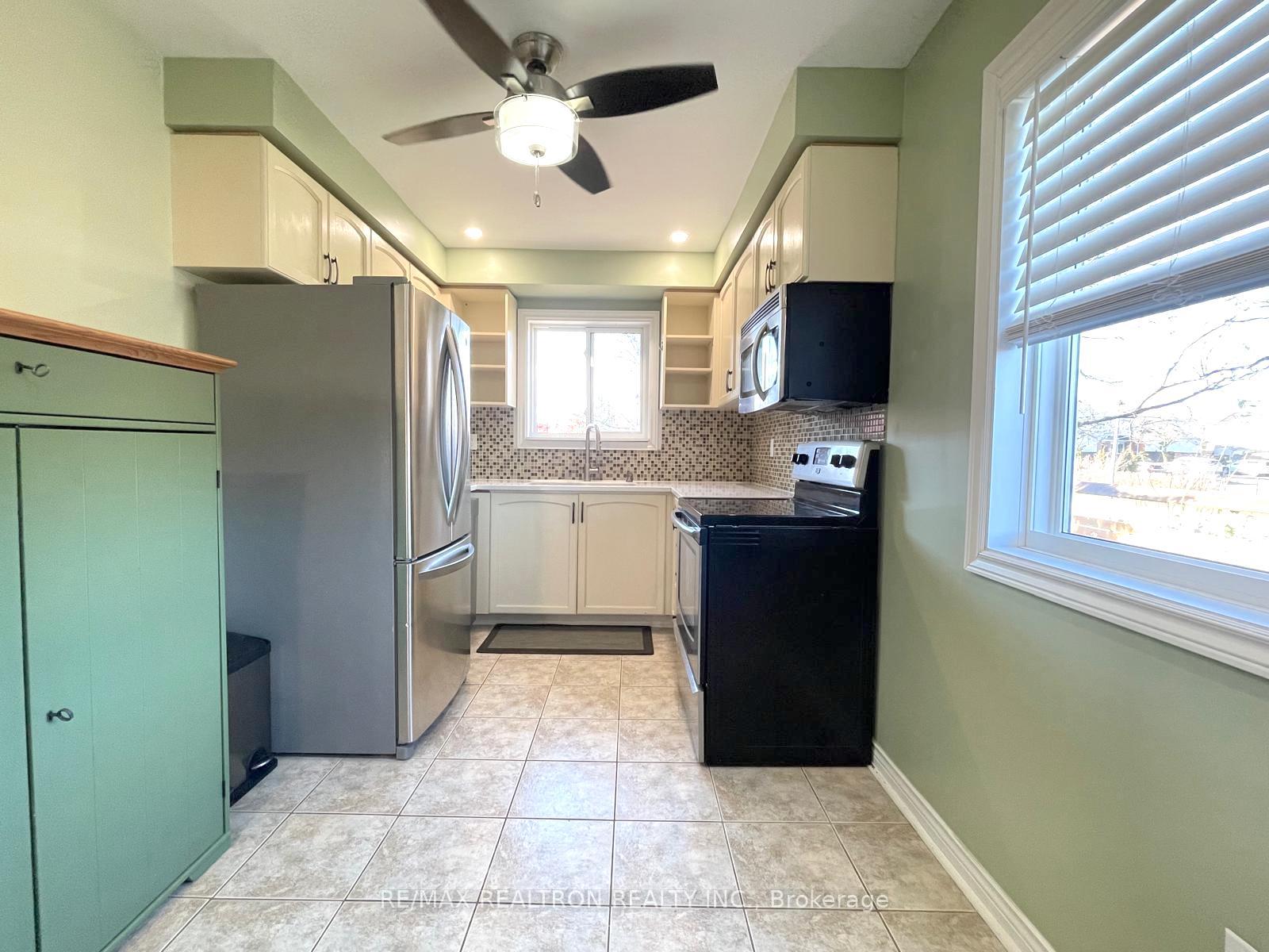 Photo 5 of 40 Wood Circle, Caledon, Bolton East — HOMEH