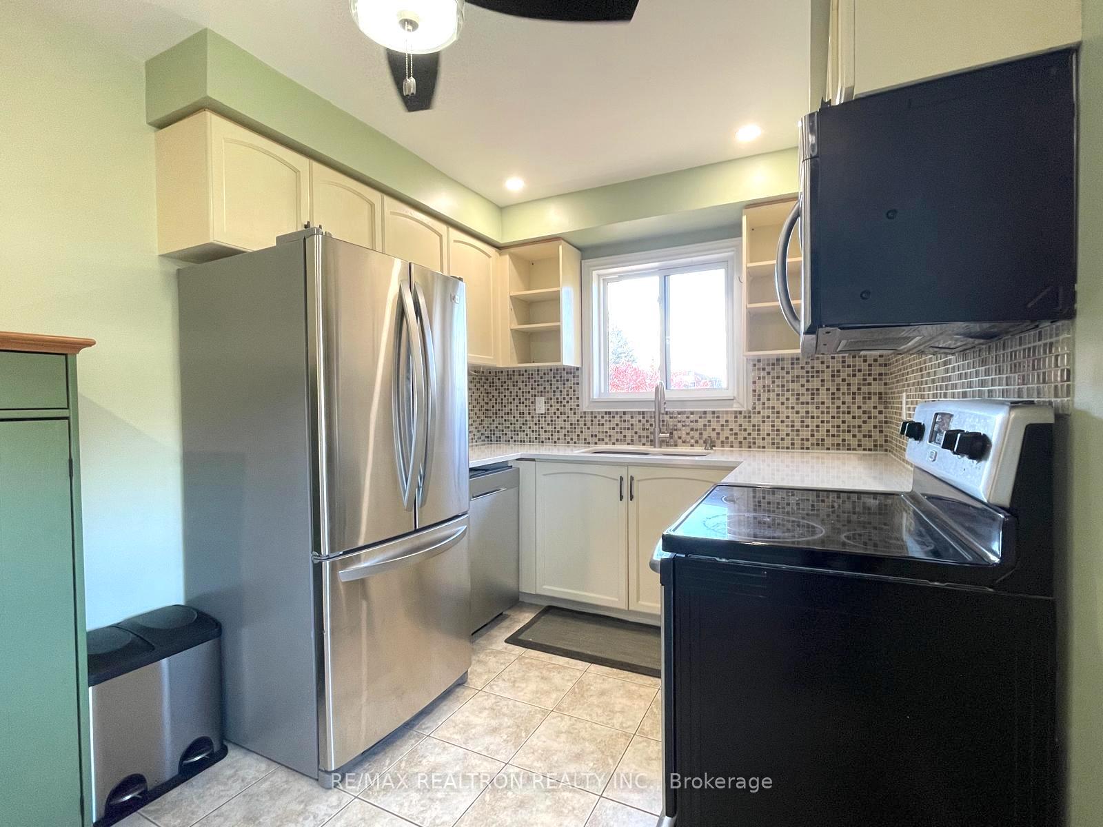 Photo 6 of 40 Wood Circle, Caledon, Bolton East — HOMEH