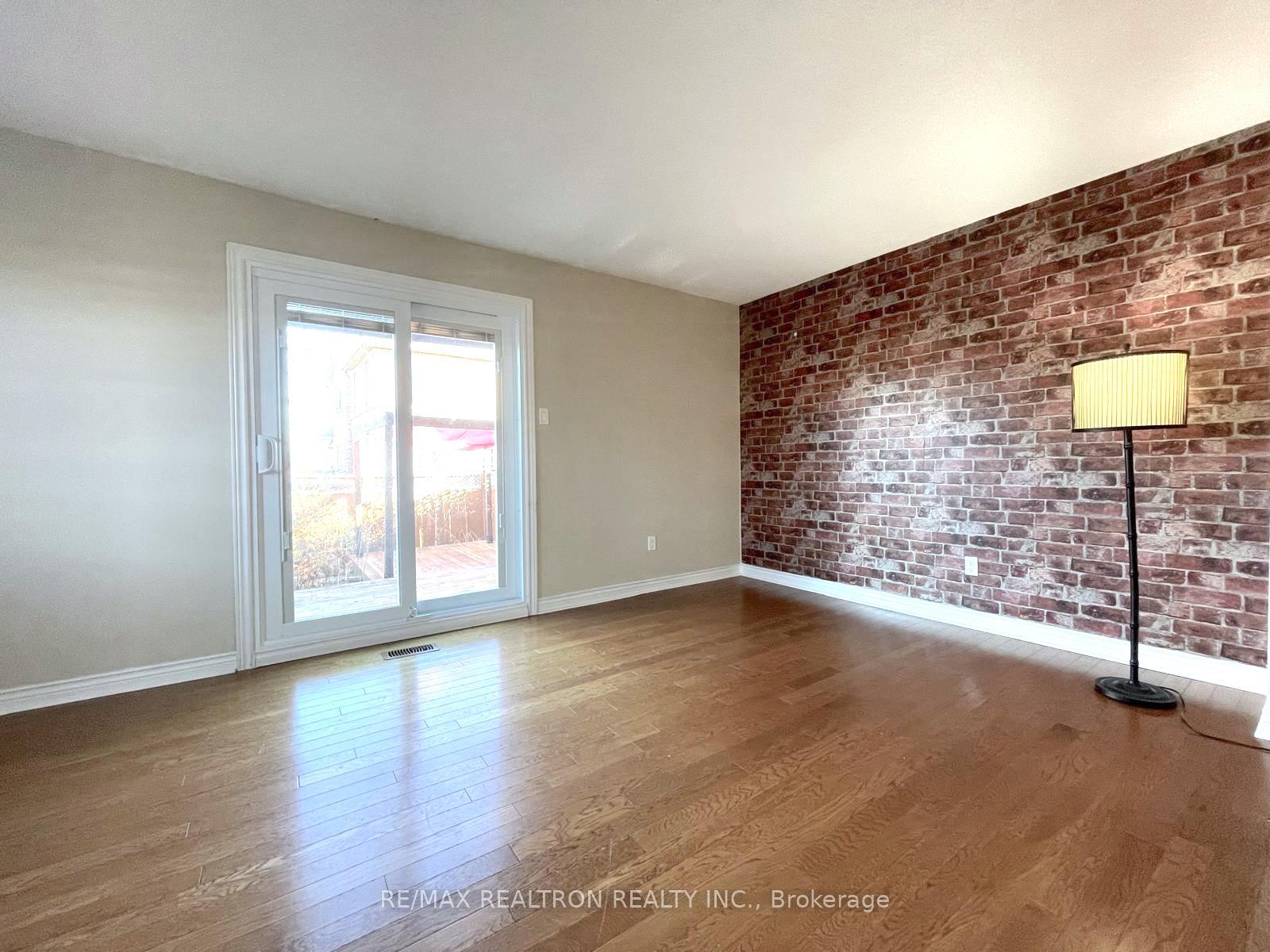 Photo 9 of 40 Wood Circle, Caledon, Bolton East — HOMEH