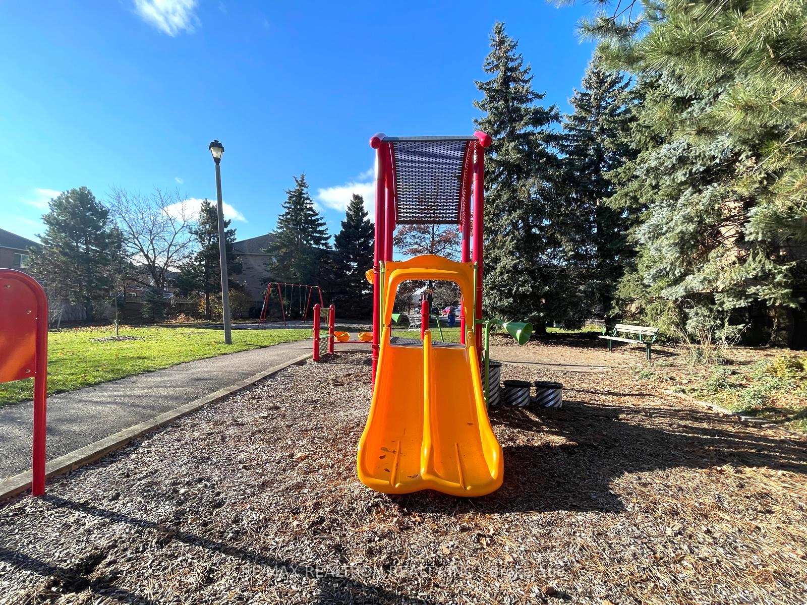 Photo 29 of 40 Wood Circle, Caledon, Bolton East — HOMEH